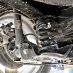 Чому стукає підвіска на ямах: знаходимо причину та вирішуємо проблему