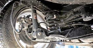 Чому стукає підвіска на ямах: знаходимо причину та вирішуємо проблему