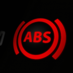 Загорівся індикатор ABS: що робити, причини та чи безпечно їздити