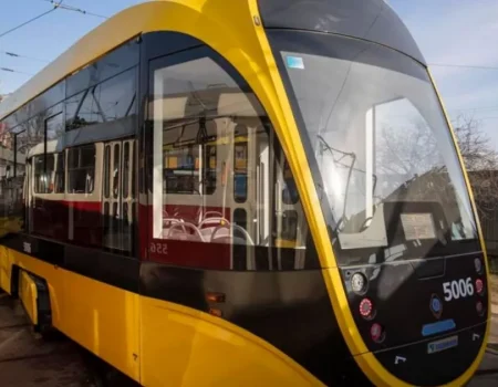 8 трамвай Київ