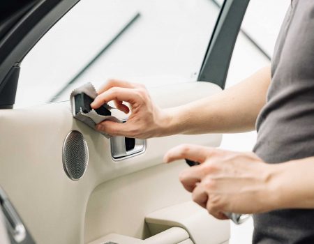 Как сохранить чистоту в машине летом