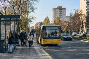 Ілюстрація до матеріалу «Як пересуватися Борисполем: транспорт, маршрути та поїздки до Києва»