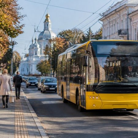 Ілюстрація до матеріалу «Громадський транспорт Сум: як планувати маршрути містом без зайвих втрат часу»