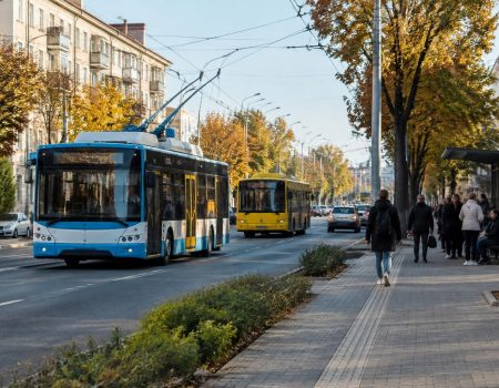 Ілюстрація до матеріалу «Громадський транспорт Черкас: як поєднувати тролейбуси, автобуси та пішохідні маршрути»